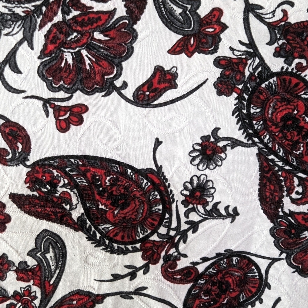 Cathy women's white with red and black paisley top size petite medium - Picture 2 of 5